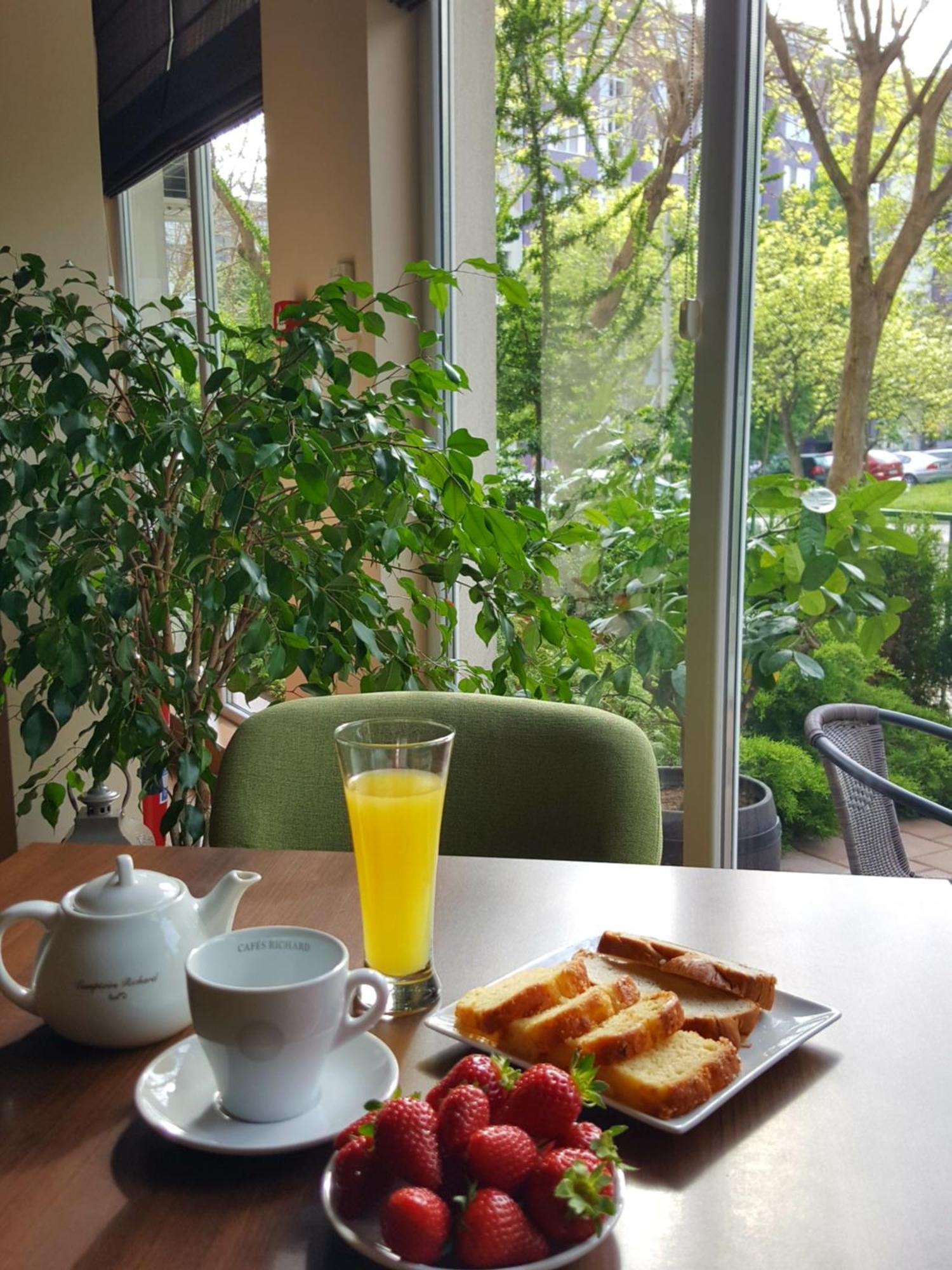 Хотел Микадо Hotel Burgas Bagian luar foto